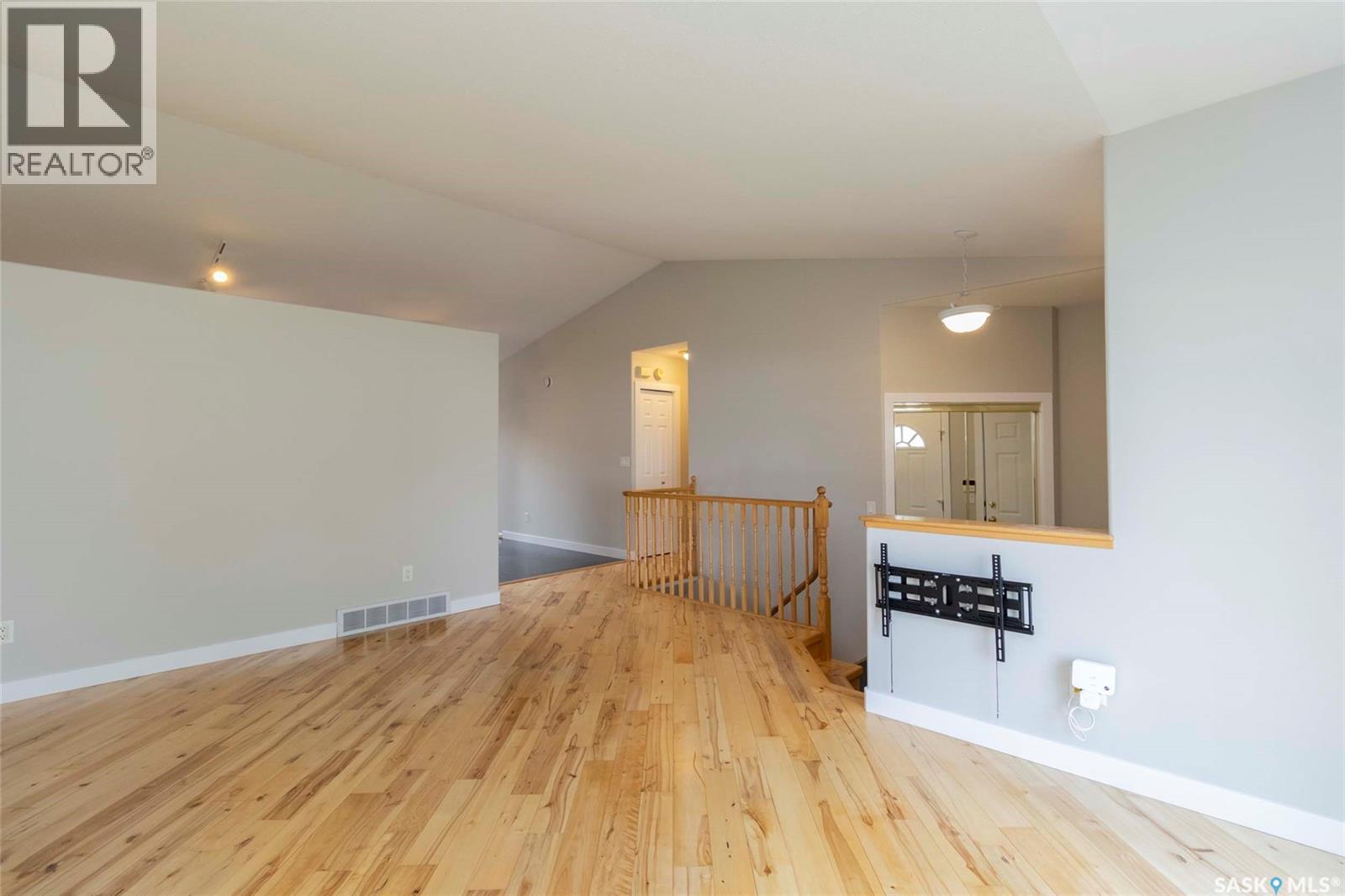 Photo 7 of 602 Sumner Lane, Saskatoon SK