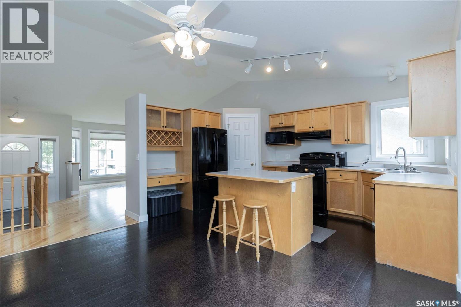 Photo 9 of 602 Sumner Lane, Saskatoon SK