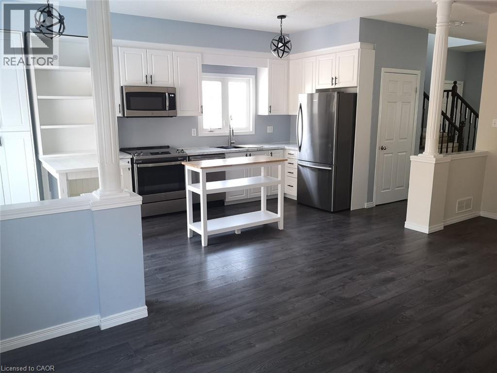 Photo 2 of 559 Wood Nettle Way, Waterloo ON