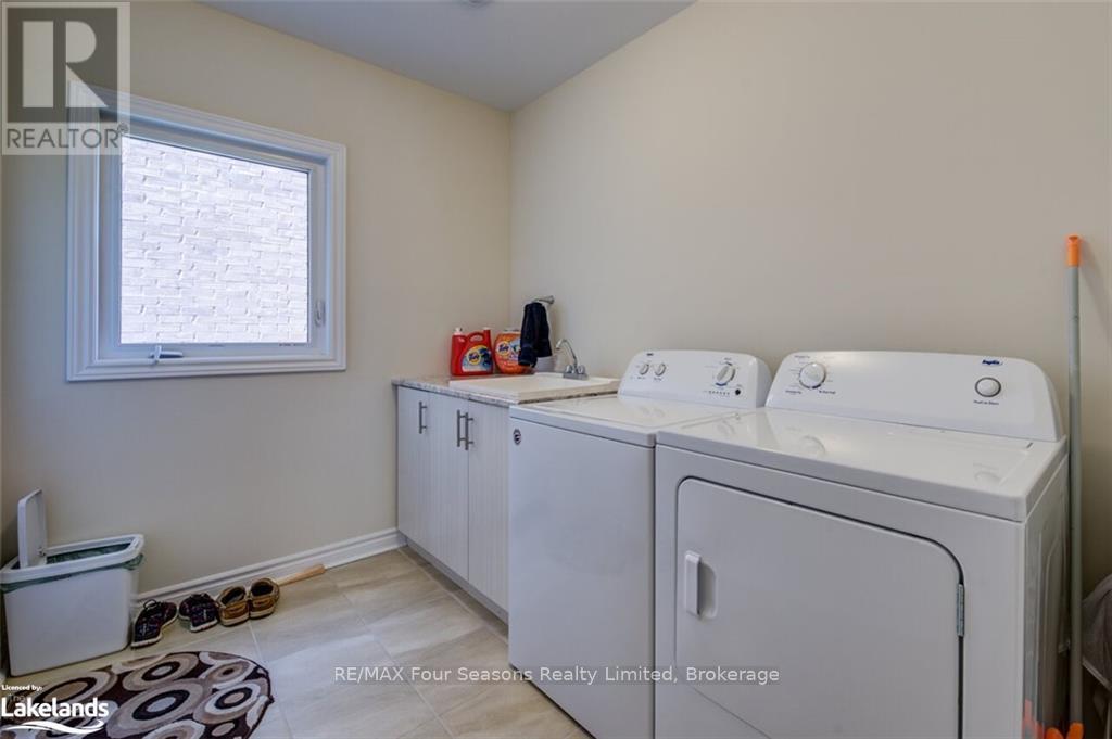 Photo 19 of 45 Mclean Avenue, Collingwood ON