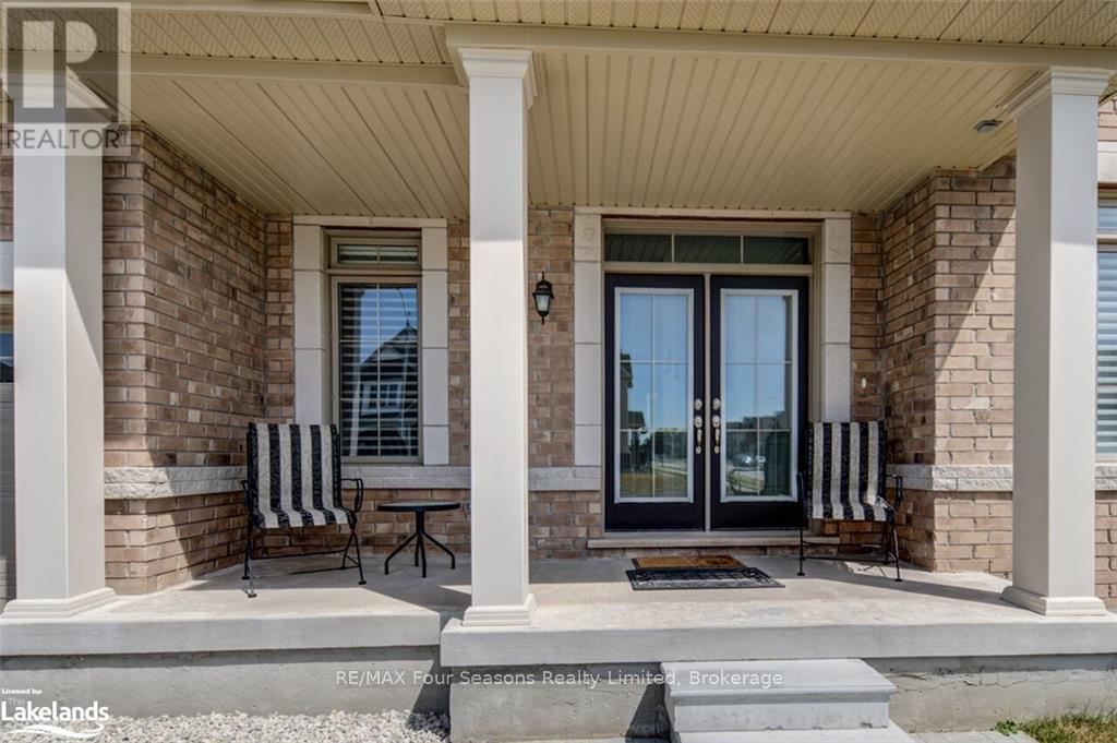 Photo 2 of 45 Mclean Avenue, Collingwood ON
