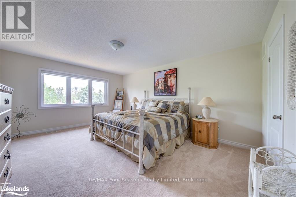 Photo 21 of 45 Mclean Avenue, Collingwood ON
