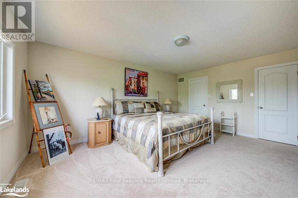 Photo 22 of 45 Mclean Avenue, Collingwood ON