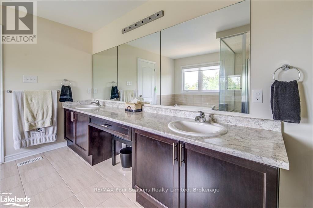 Photo 25 of 45 Mclean Avenue, Collingwood ON