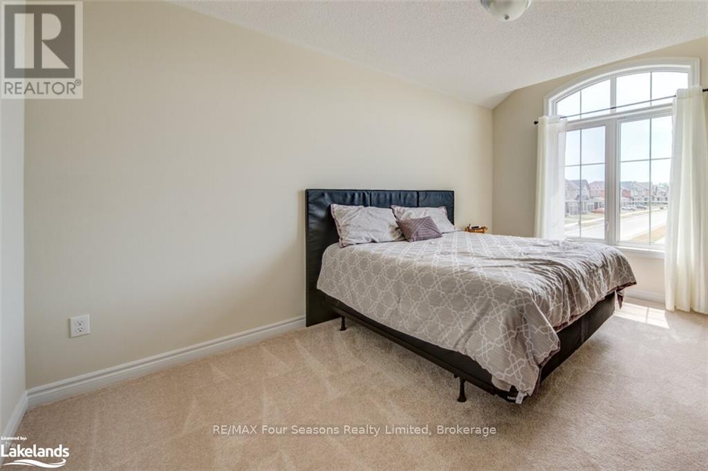 Photo 27 of 45 Mclean Avenue, Collingwood ON