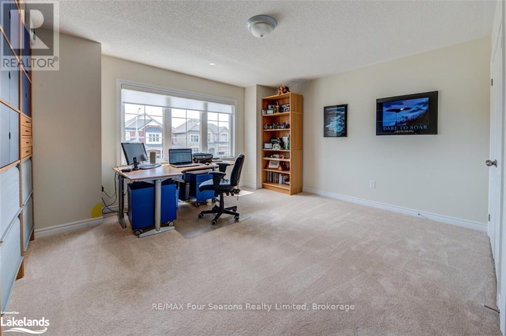 Photo 29 of 45 Mclean Avenue, Collingwood ON