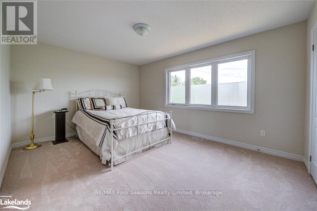 Photo 30 of 45 Mclean Avenue, Collingwood ON