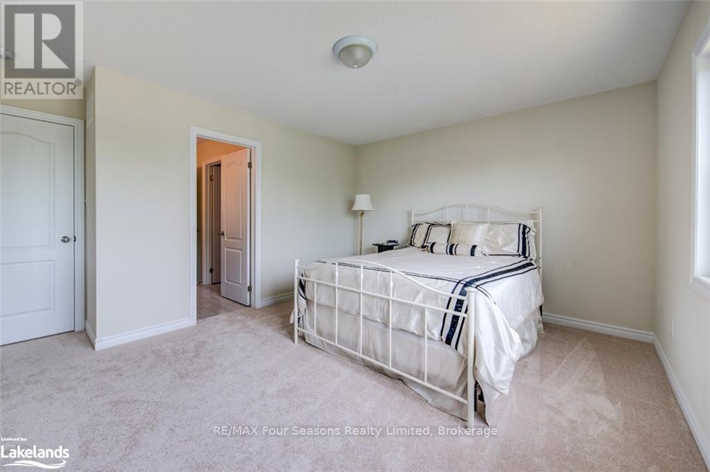 Photo 31 of 45 Mclean Avenue, Collingwood ON