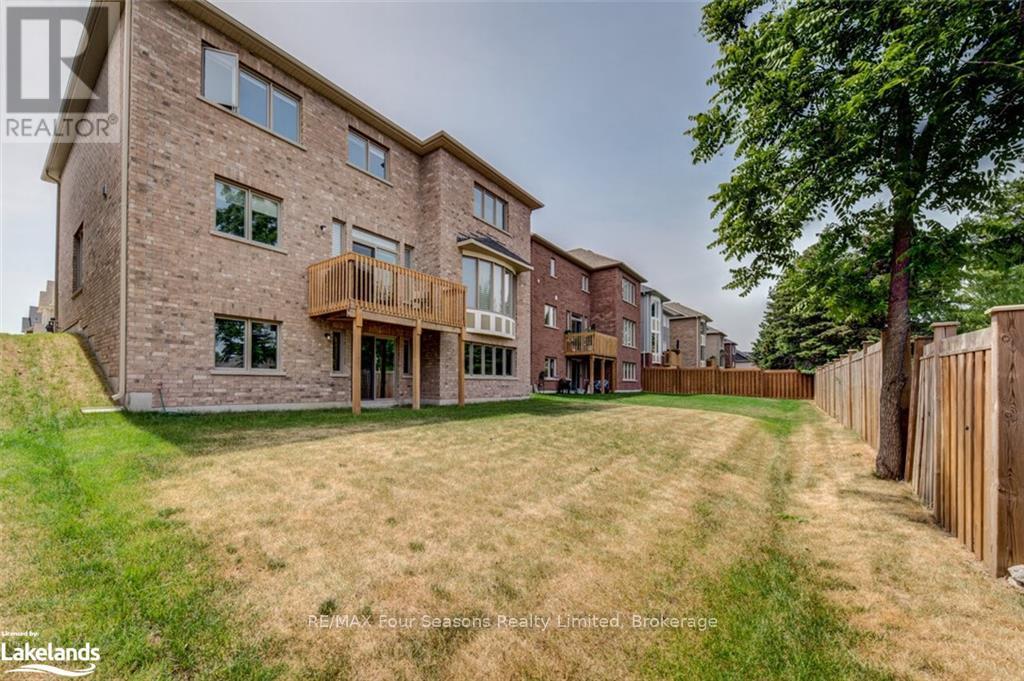 Photo 34 of 45 Mclean Avenue, Collingwood ON