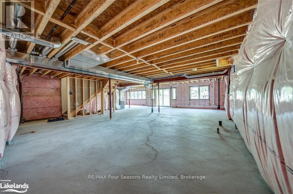 Photo 37 of 45 Mclean Avenue, Collingwood ON