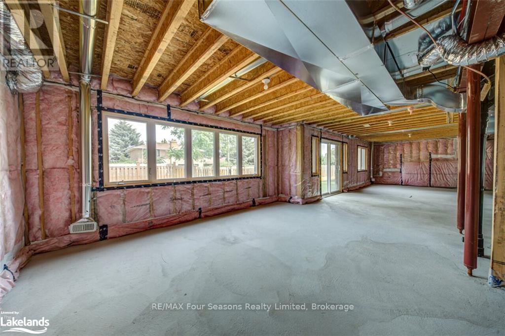 Photo 38 of 45 Mclean Avenue, Collingwood ON
