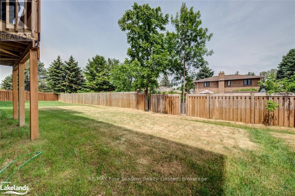 Photo 39 of 45 Mclean Avenue, Collingwood ON