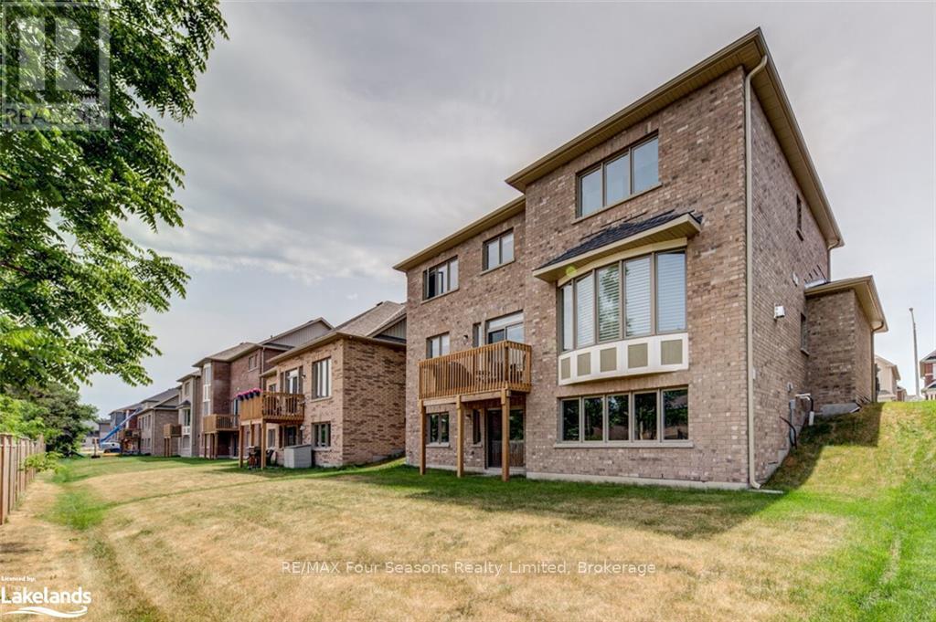 Photo 41 of 45 Mclean Avenue, Collingwood ON
