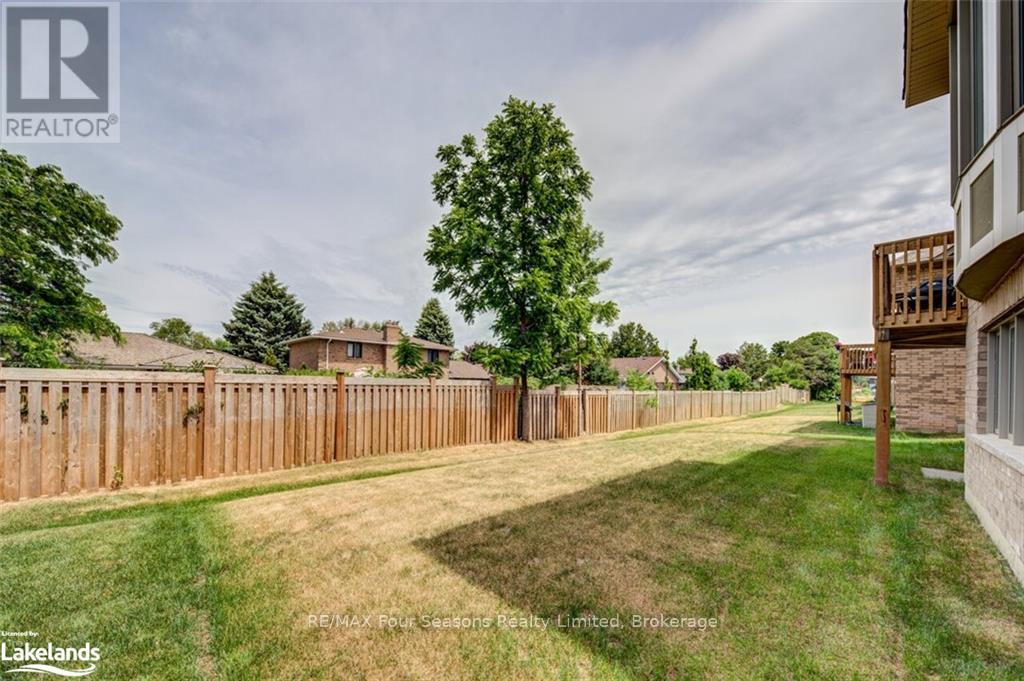 Photo 42 of 45 Mclean Avenue, Collingwood ON