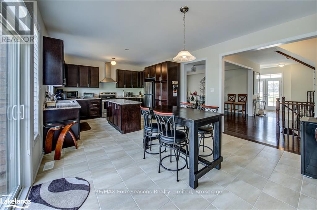 Photo 8 of 45 Mclean Avenue, Collingwood ON