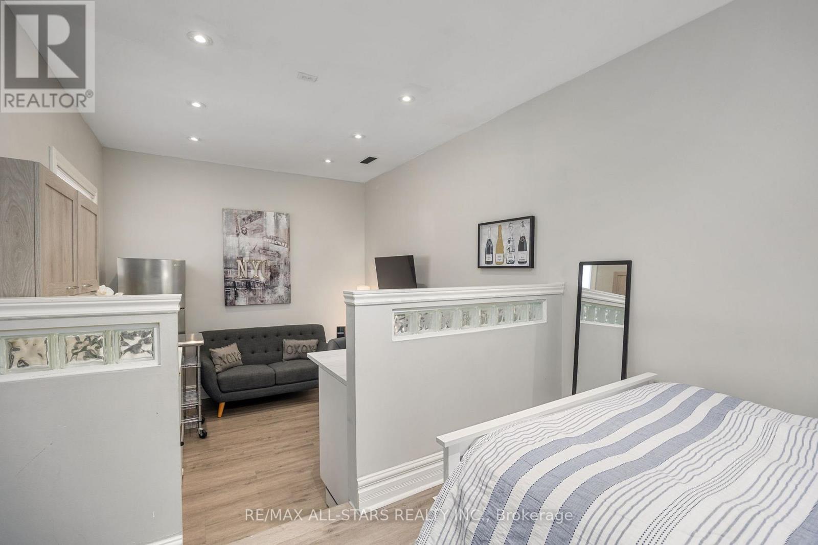 Photo 17 of 10 Sufi Crescent, Toronto ON