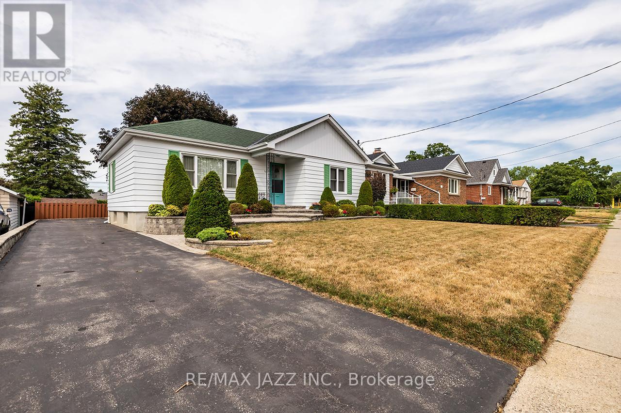Photo 1 of 114 Fernhill Boulevard, Oshawa ON