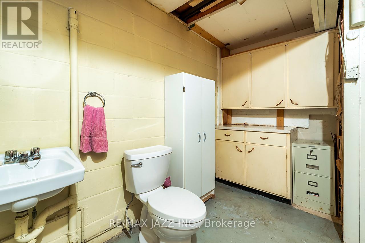 Photo 19 of 114 Fernhill Boulevard, Oshawa ON