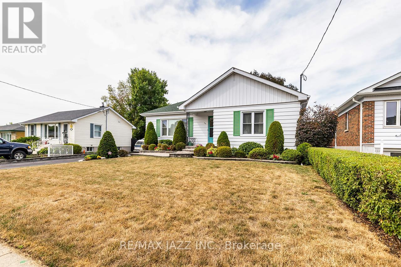 Photo 2 of 114 Fernhill Boulevard, Oshawa ON
