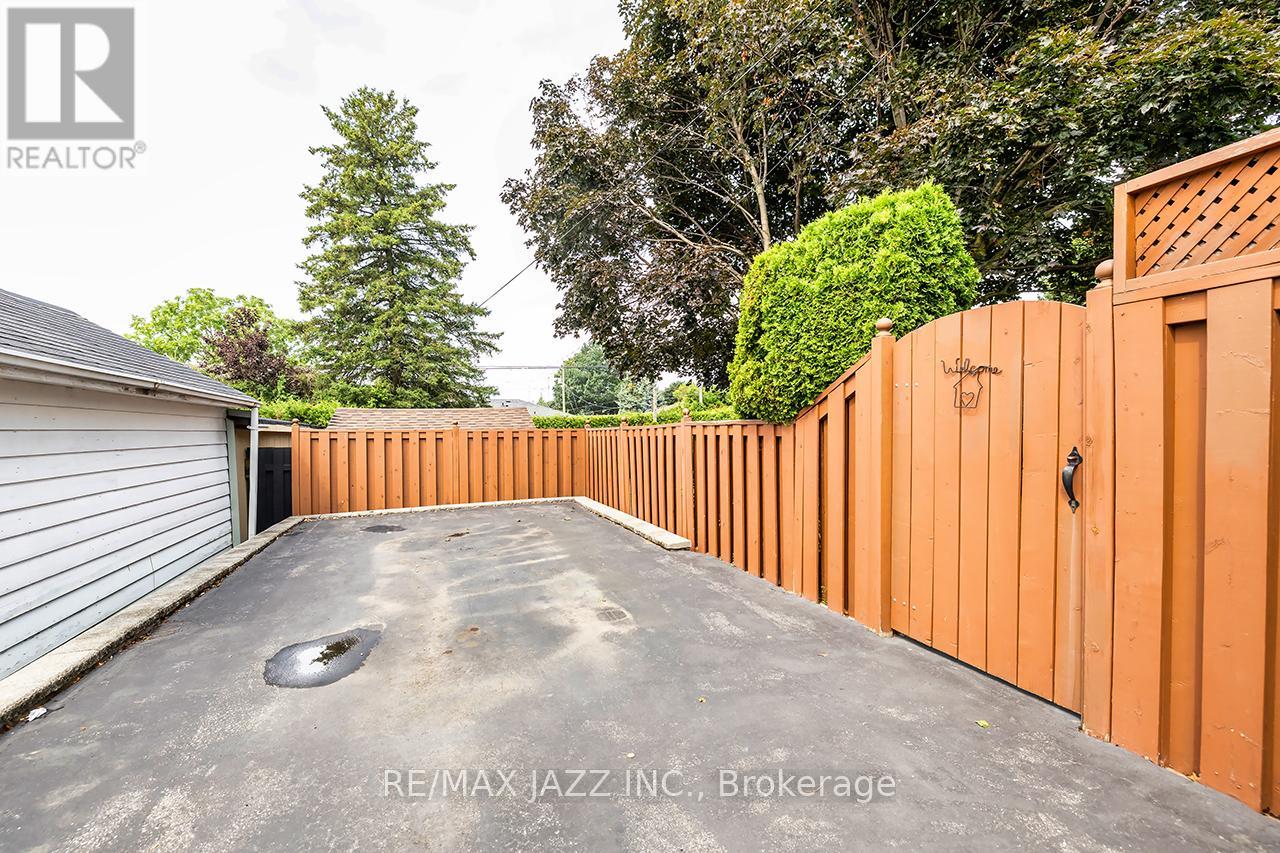 Photo 21 of 114 Fernhill Boulevard, Oshawa ON