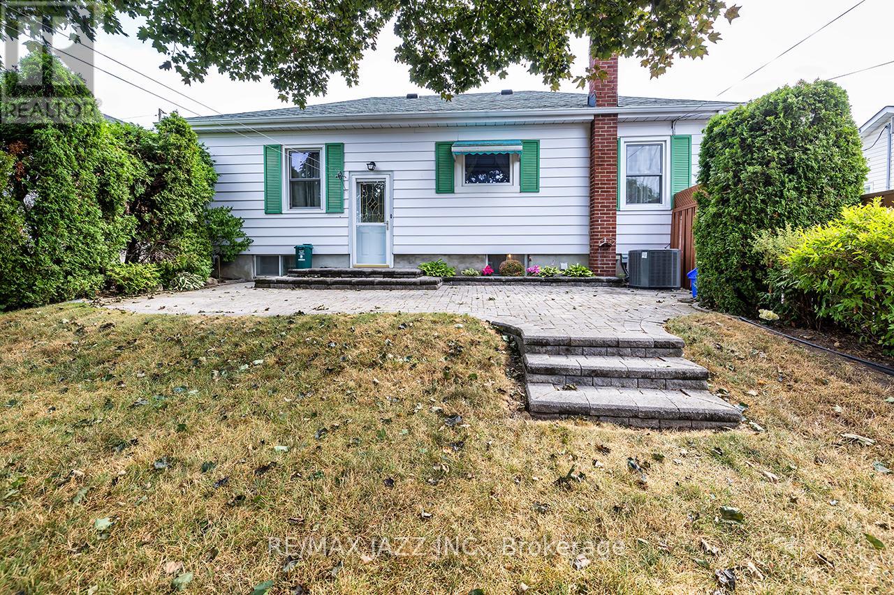 Photo 23 of 114 Fernhill Boulevard, Oshawa ON