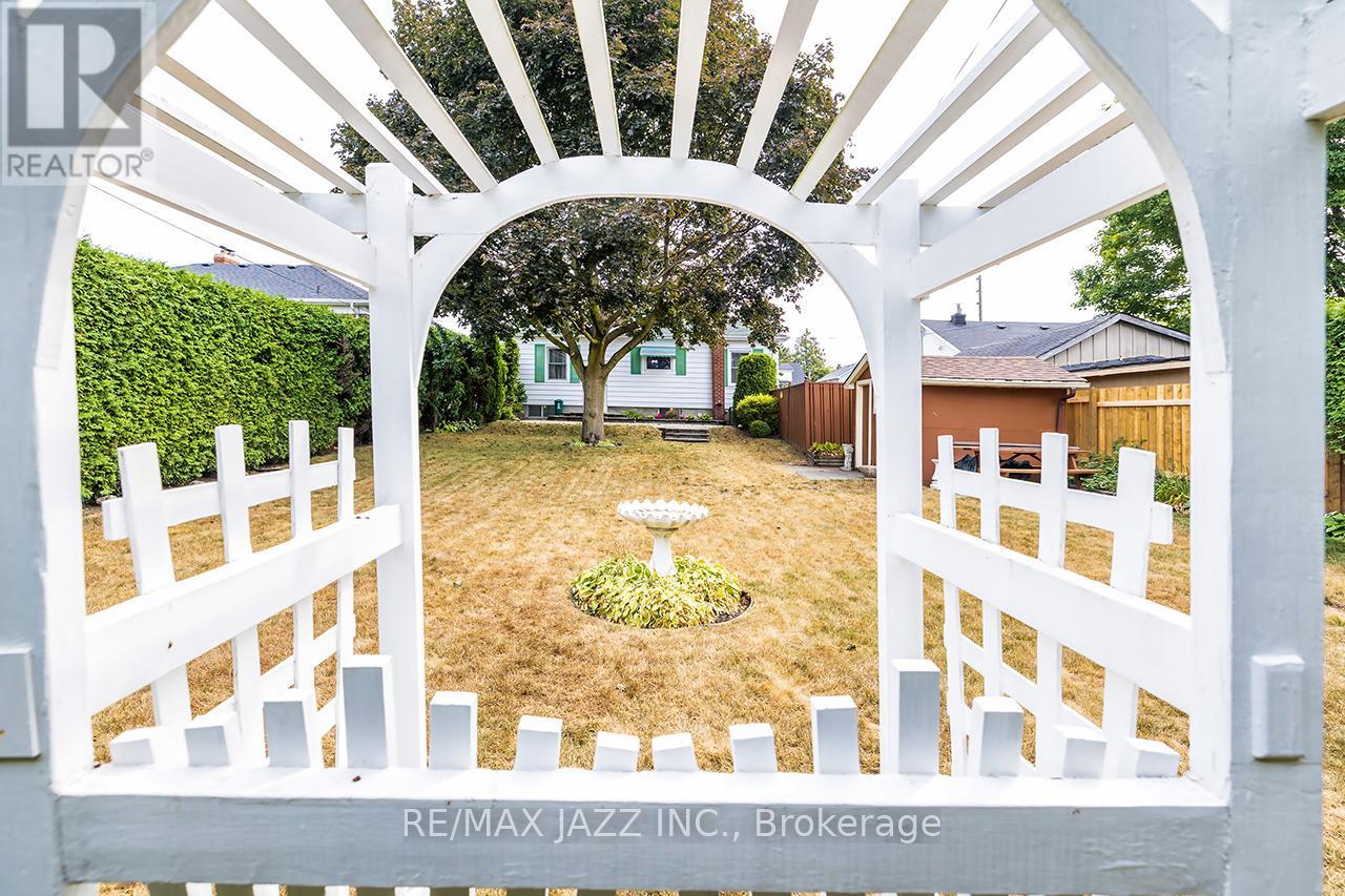 Photo 28 of 114 Fernhill Boulevard, Oshawa ON