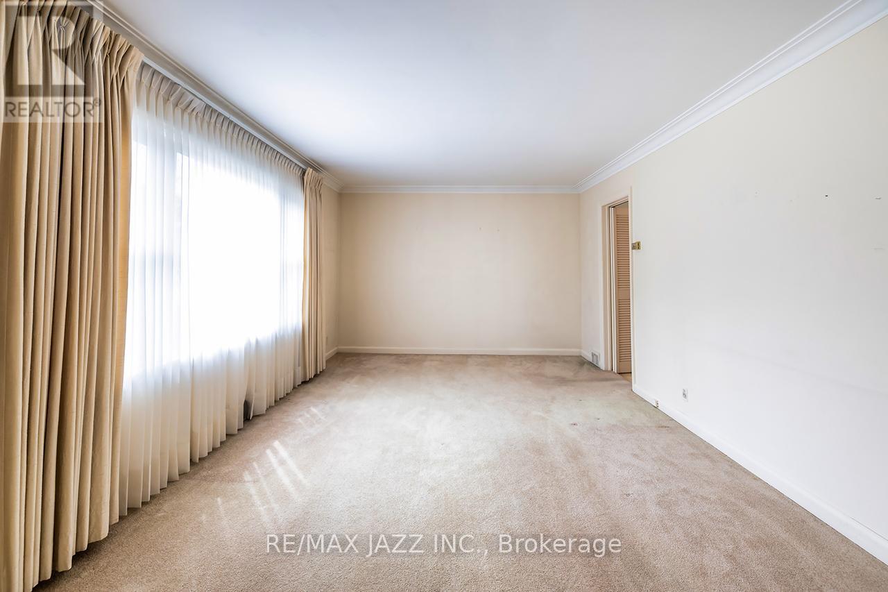 Photo 5 of 114 Fernhill Boulevard, Oshawa ON
