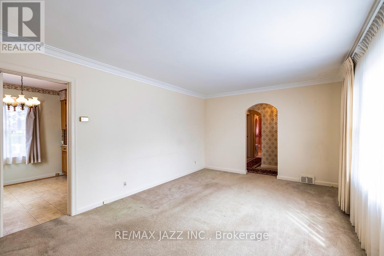 Photo 6 of 114 Fernhill Boulevard, Oshawa ON