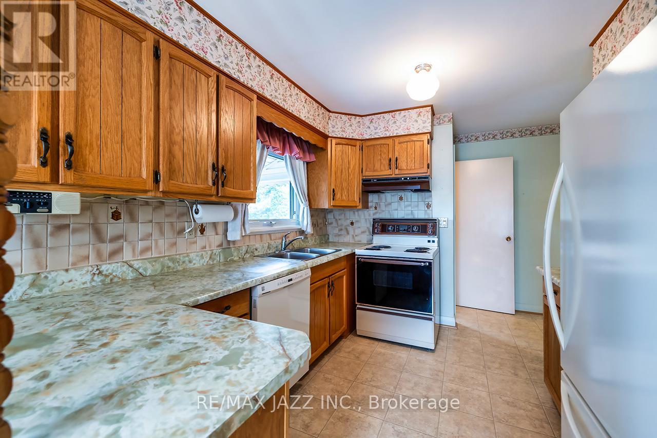 Photo 7 of 114 Fernhill Boulevard, Oshawa ON