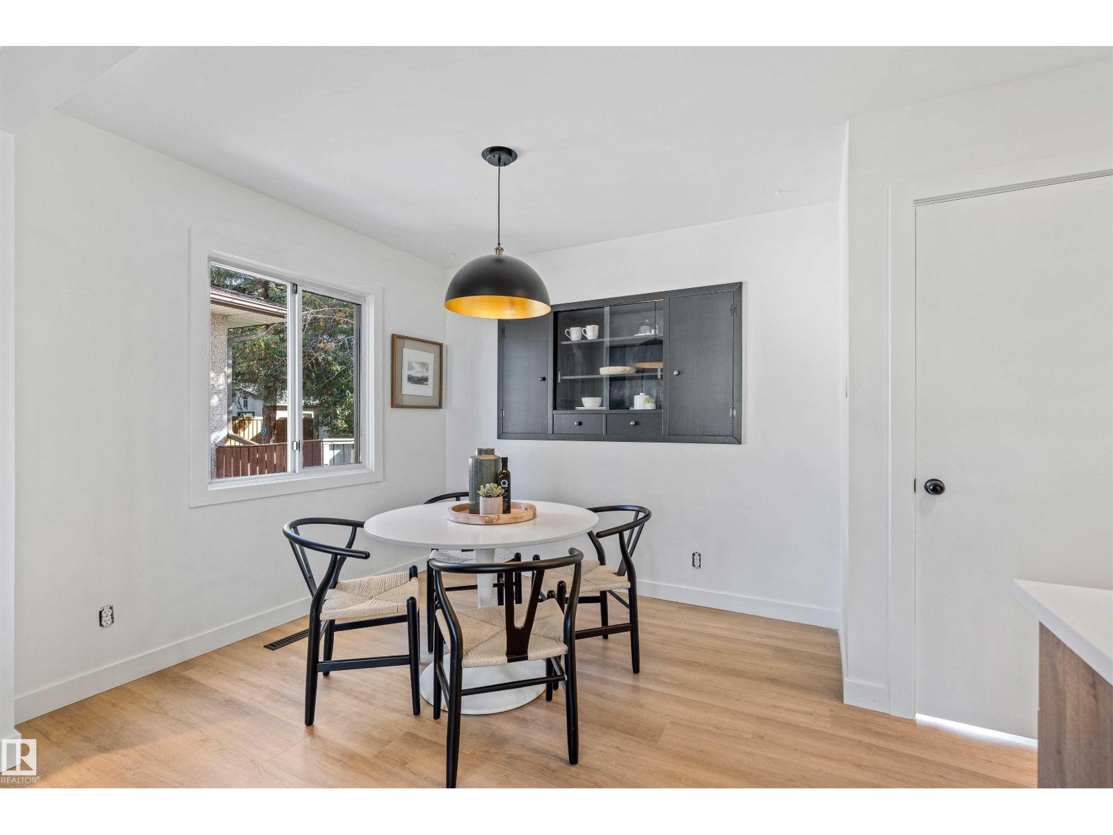 Photo 10 of 9619 52 St Nw, Edmonton AB