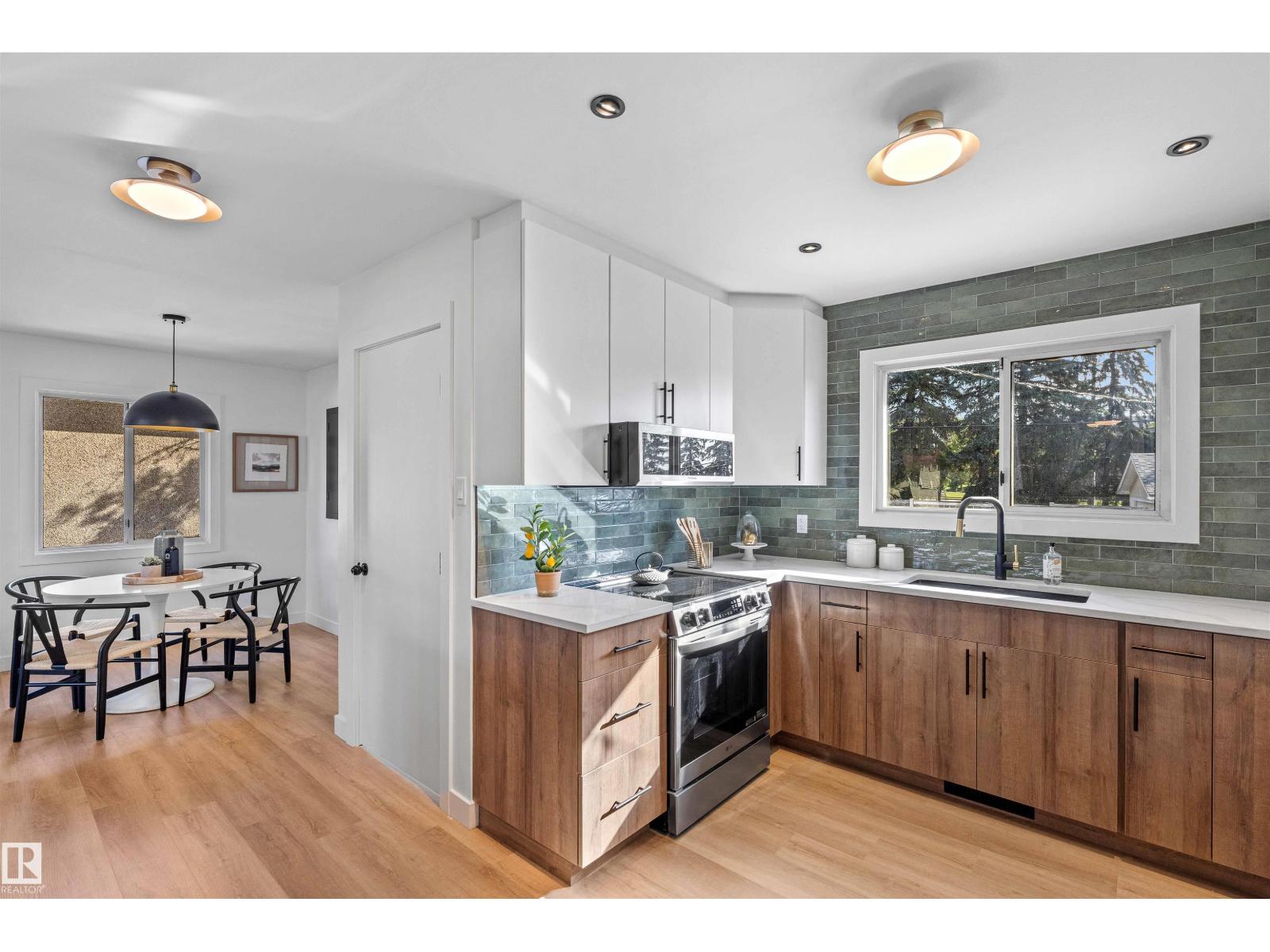 Photo 16 of 9619 52 St Nw, Edmonton AB