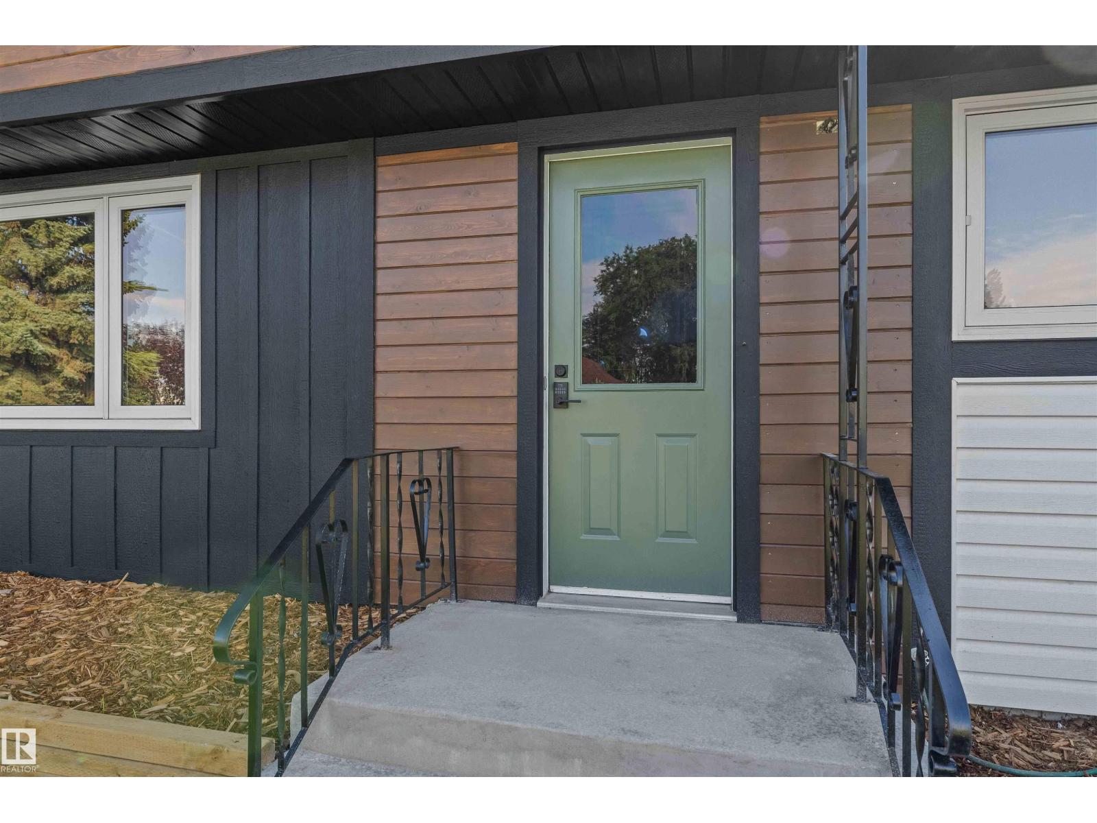 Photo 4 of 9619 52 St Nw, Edmonton AB