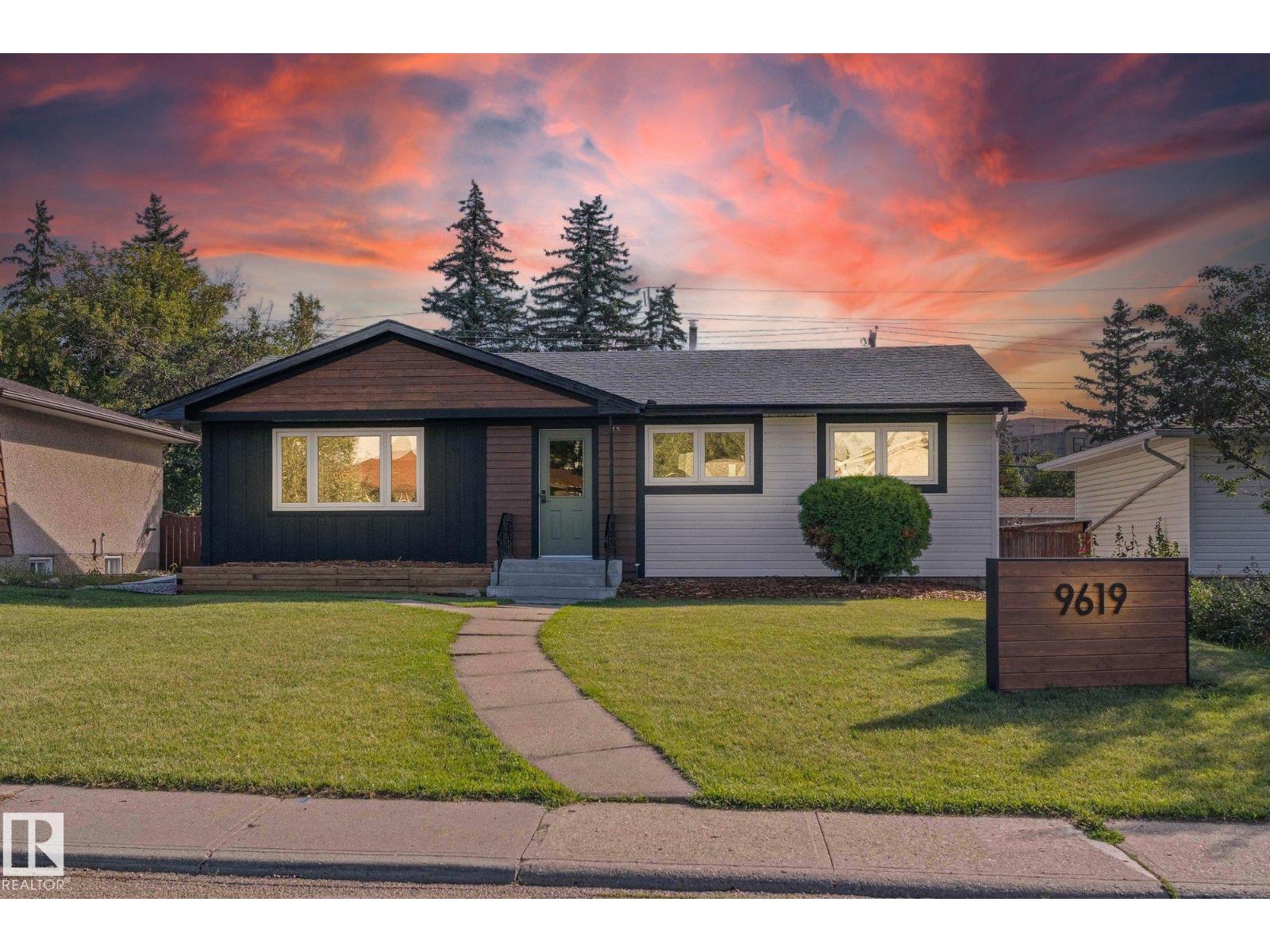 Photo 2 of 9619 52 St Nw, Edmonton AB