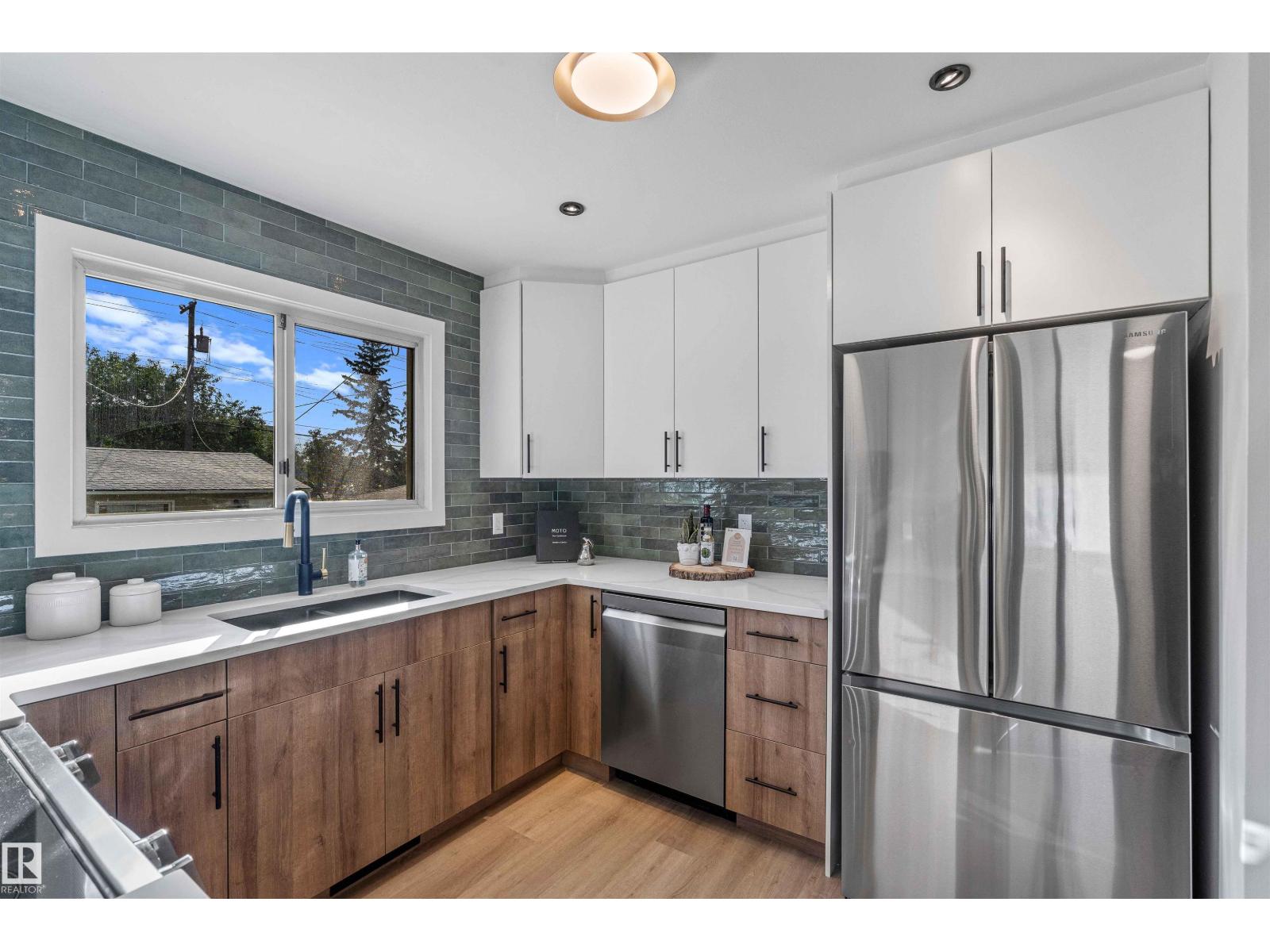Photo 14 of 9619 52 St Nw, Edmonton AB