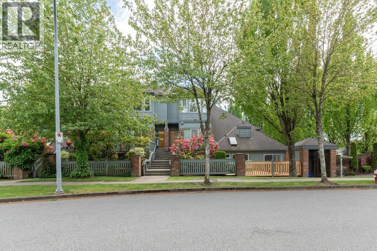 Photo 4 of 35 5820 Dover Crescent, Richmond BC