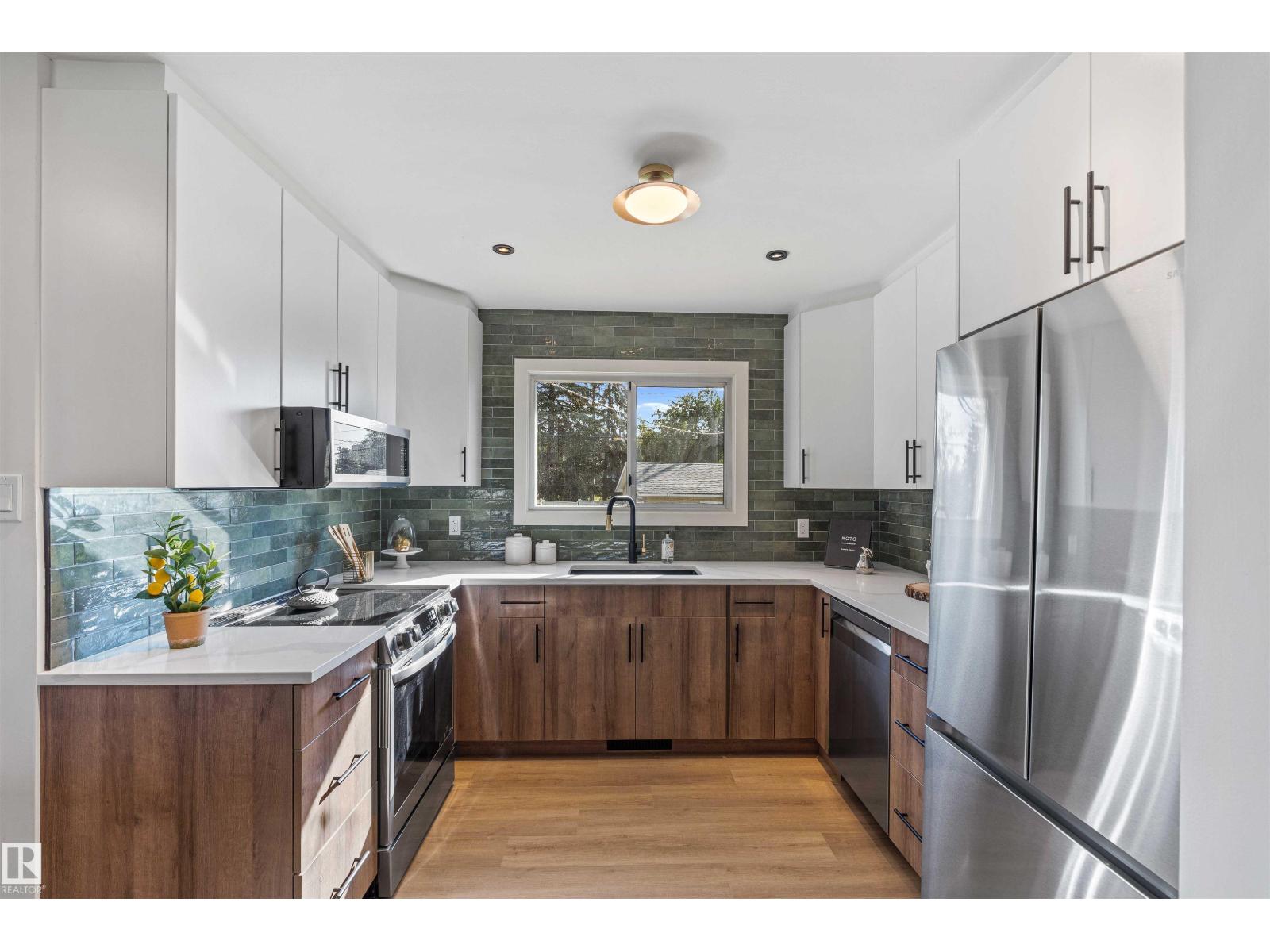 Photo 13 of 9619 52 St Nw, Edmonton AB