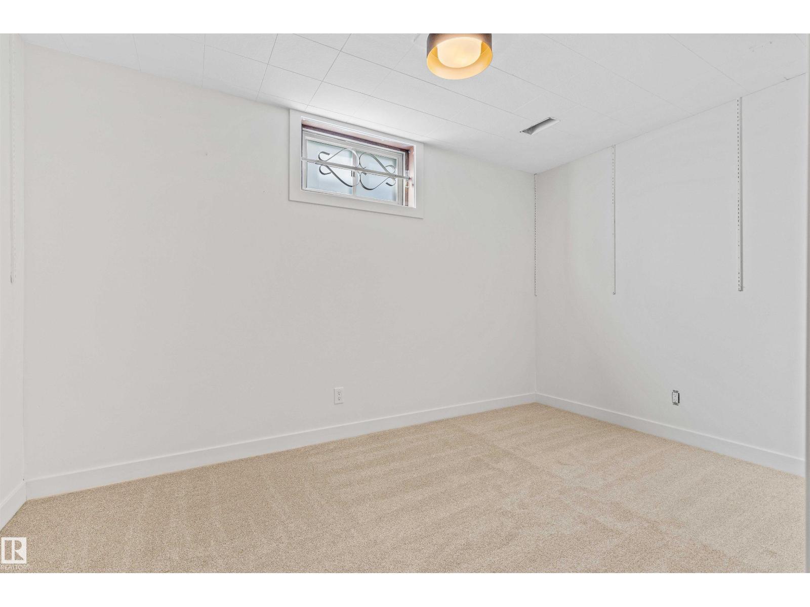 Photo 36 of 9619 52 St Nw, Edmonton AB