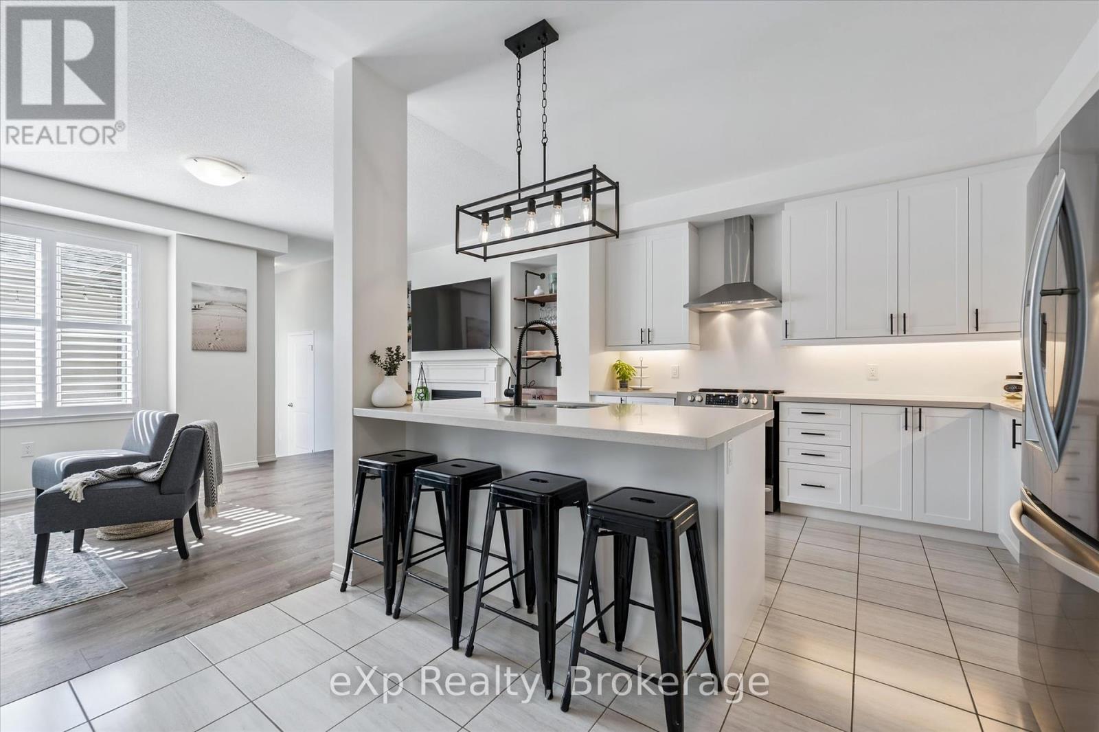 Photo 11 of 45 Elliot Avenue E, Centre Wellington ON
