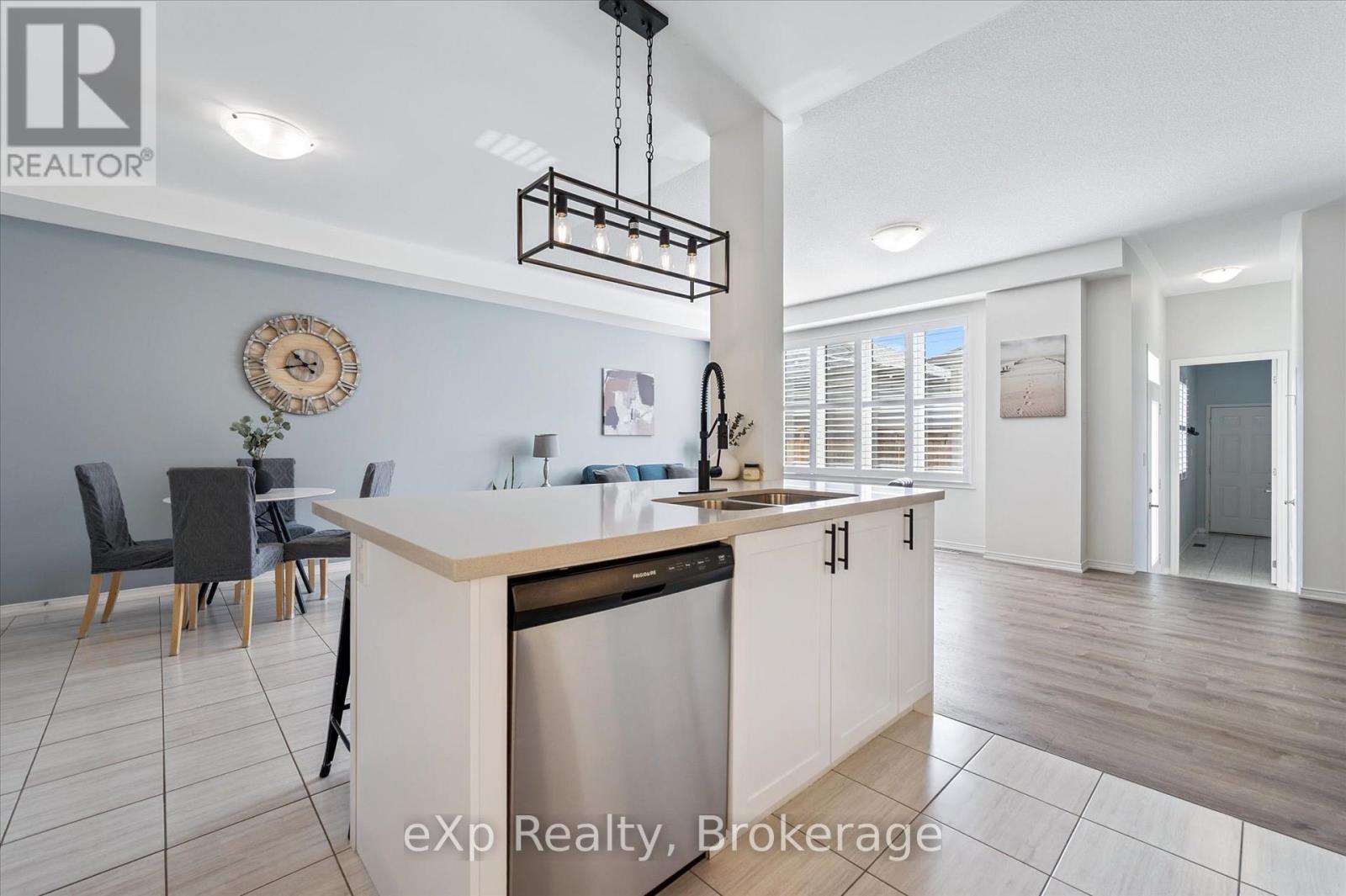 Photo 14 of 45 Elliot Avenue E, Centre Wellington ON