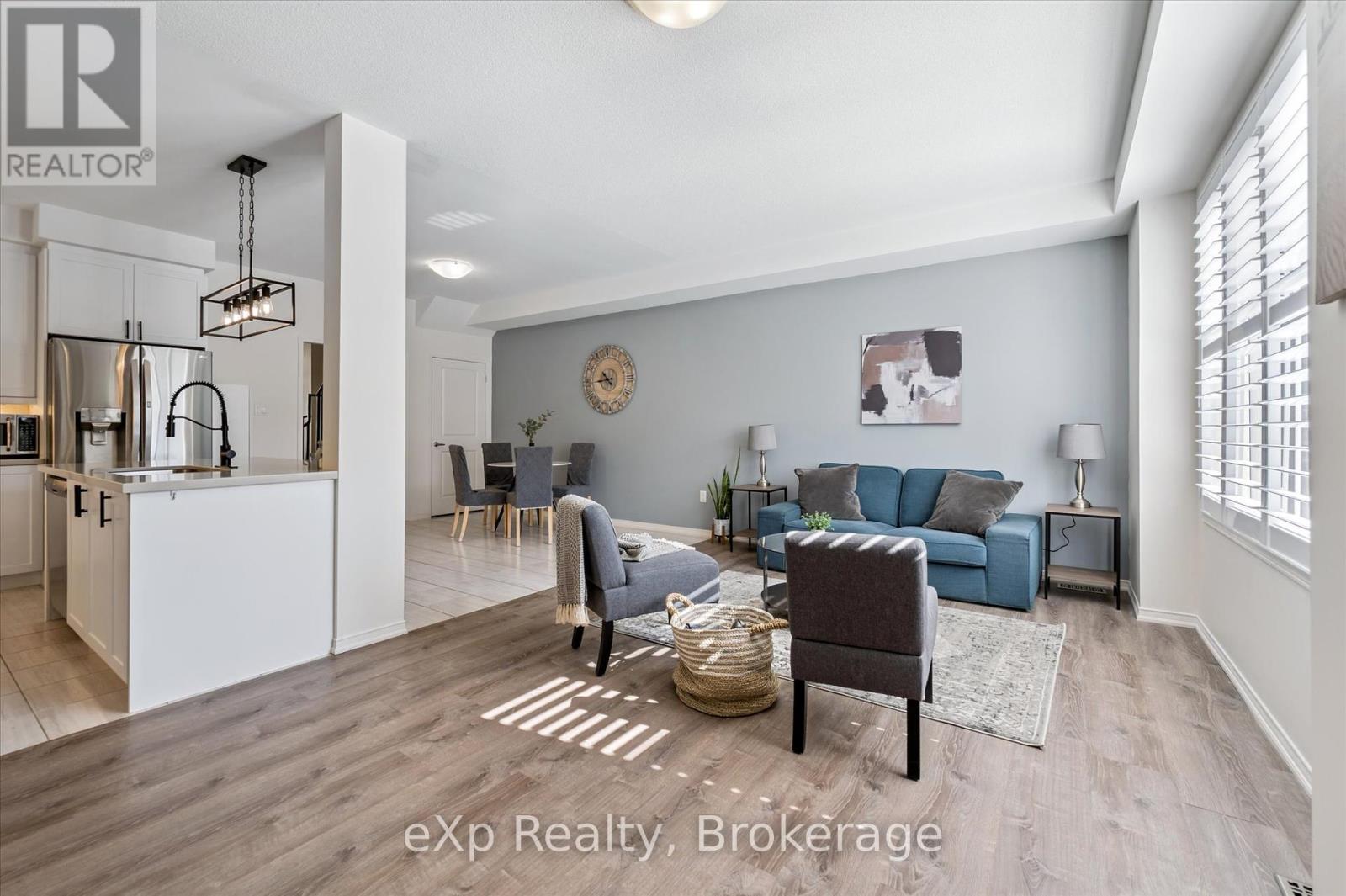 Photo 18 of 45 Elliot Avenue E, Centre Wellington ON