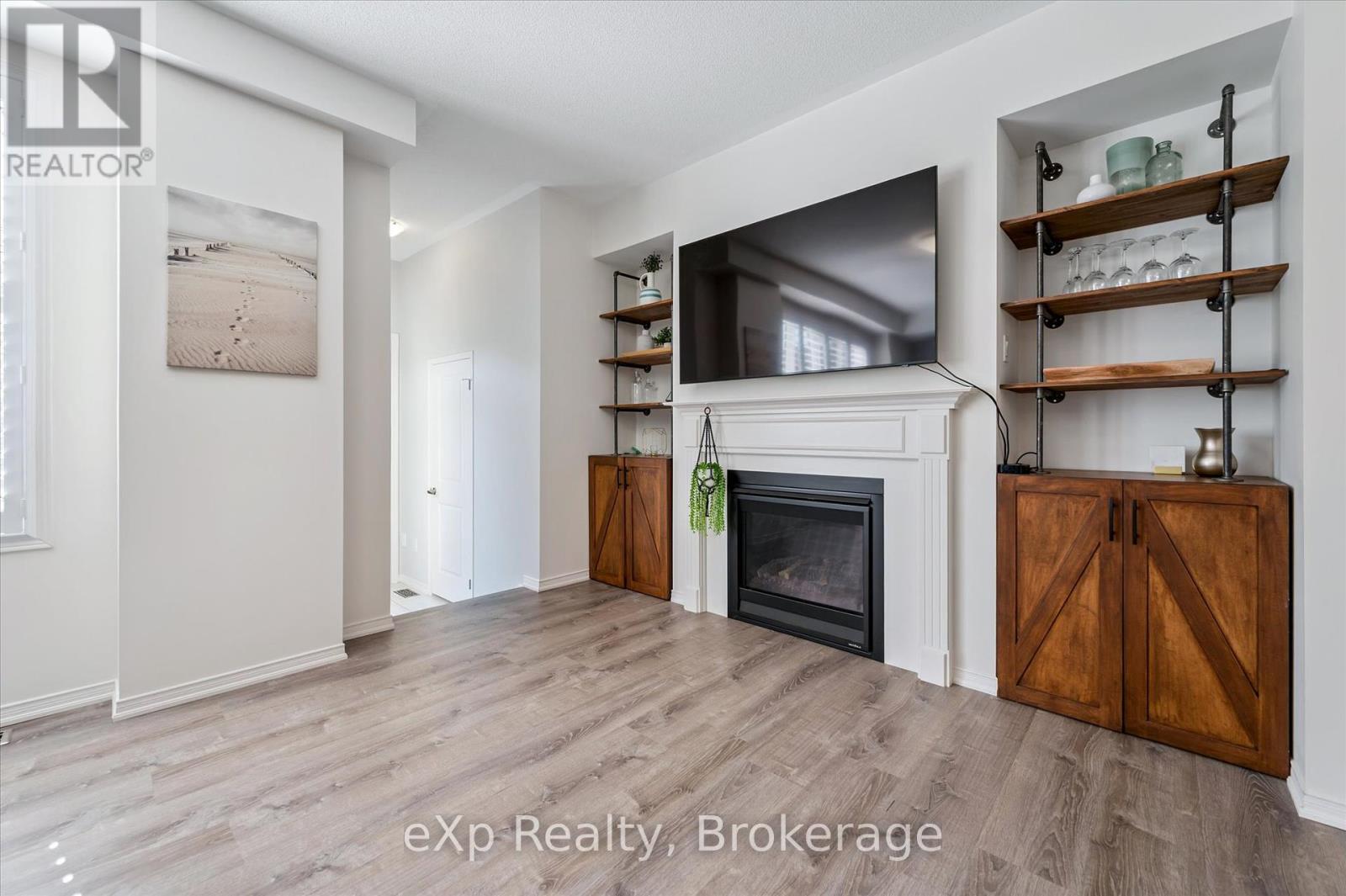Photo 21 of 45 Elliot Avenue E, Centre Wellington ON