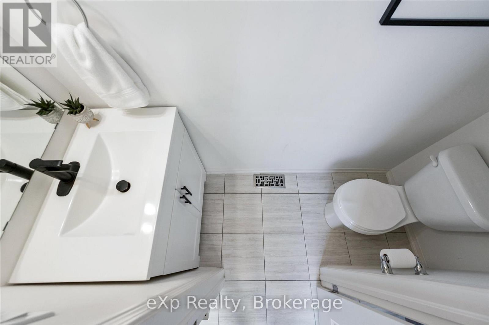 Photo 23 of 45 Elliot Avenue E, Centre Wellington ON