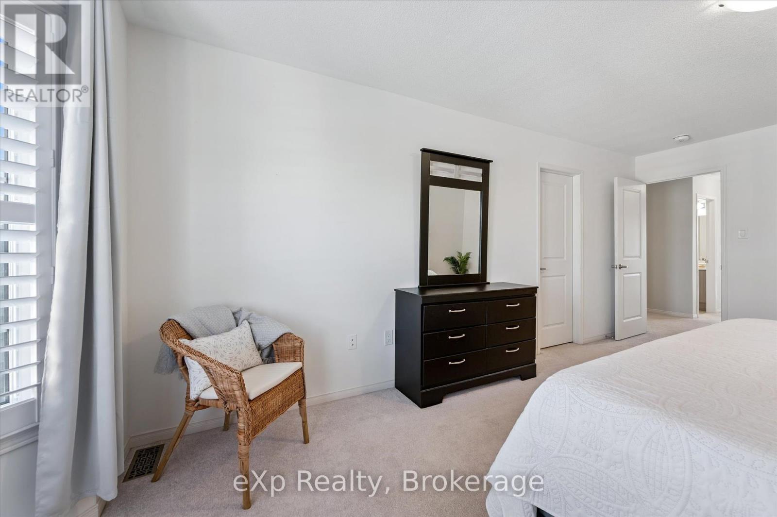 Photo 31 of 45 Elliot Avenue E, Centre Wellington ON