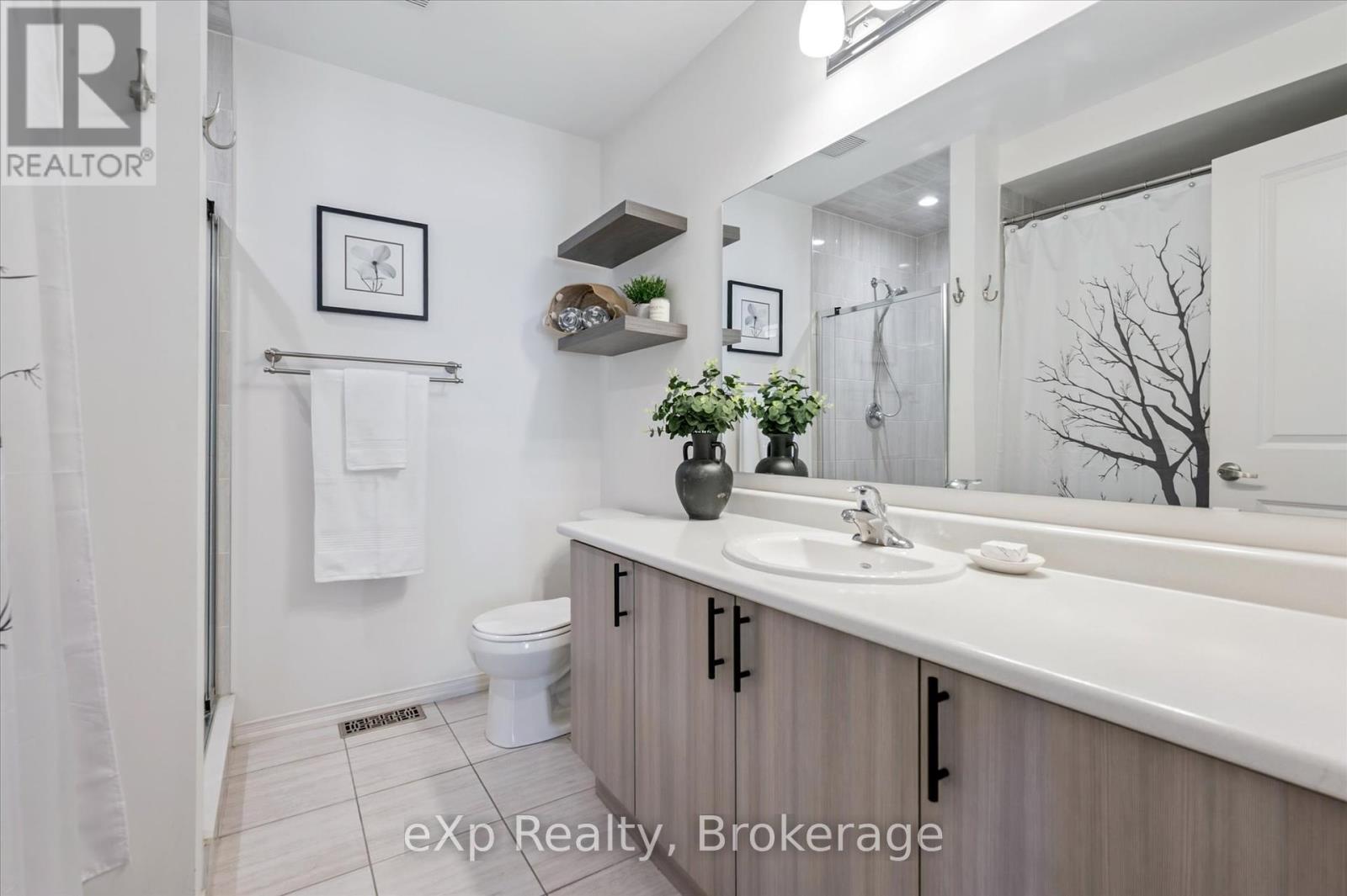 Photo 32 of 45 Elliot Avenue E, Centre Wellington ON