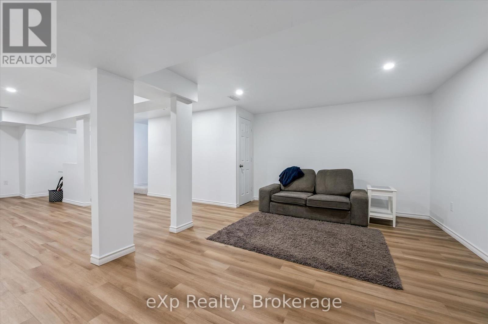 Photo 36 of 45 Elliot Avenue E, Centre Wellington ON