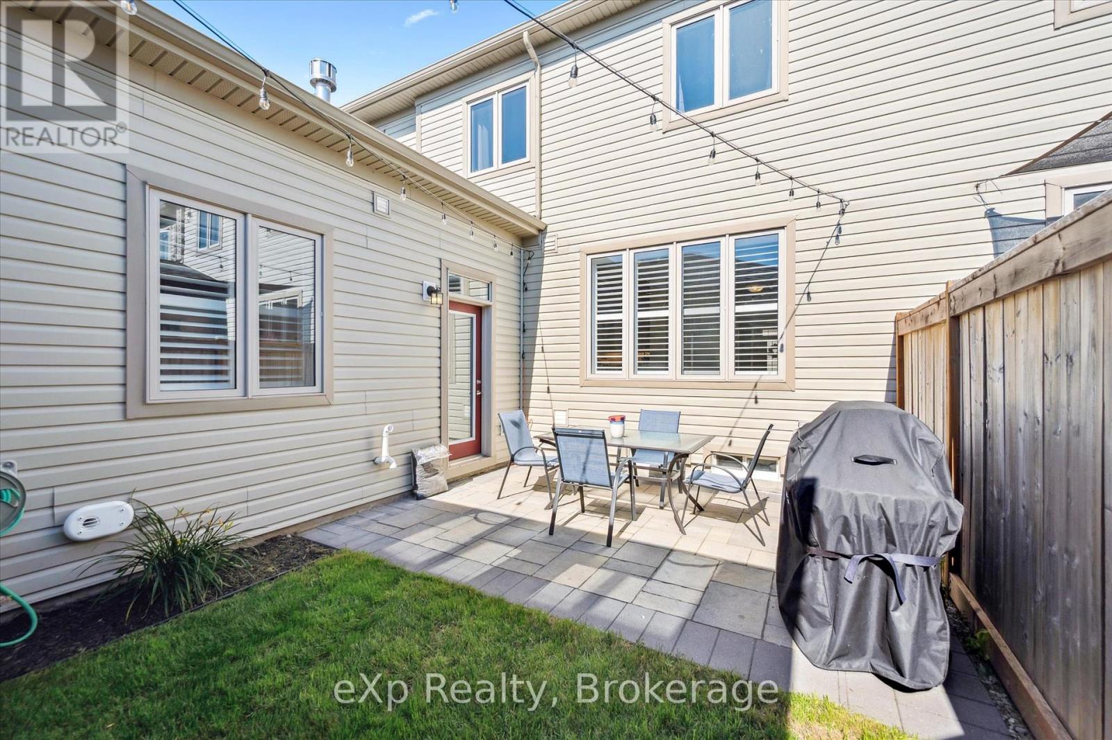 Photo 37 of 45 Elliot Avenue E, Centre Wellington ON