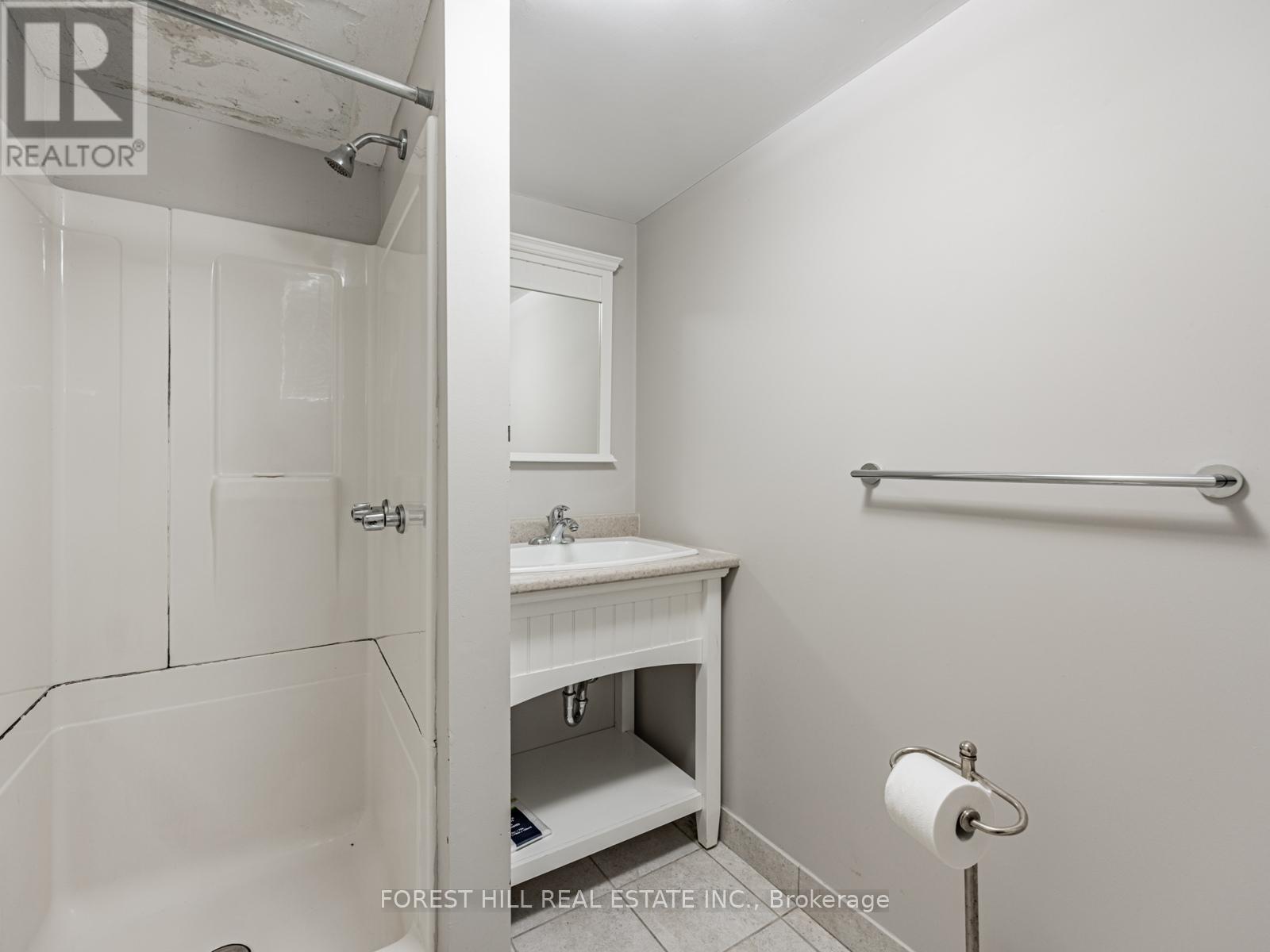 Photo 30 of 2 Esgore Drive, Toronto ON