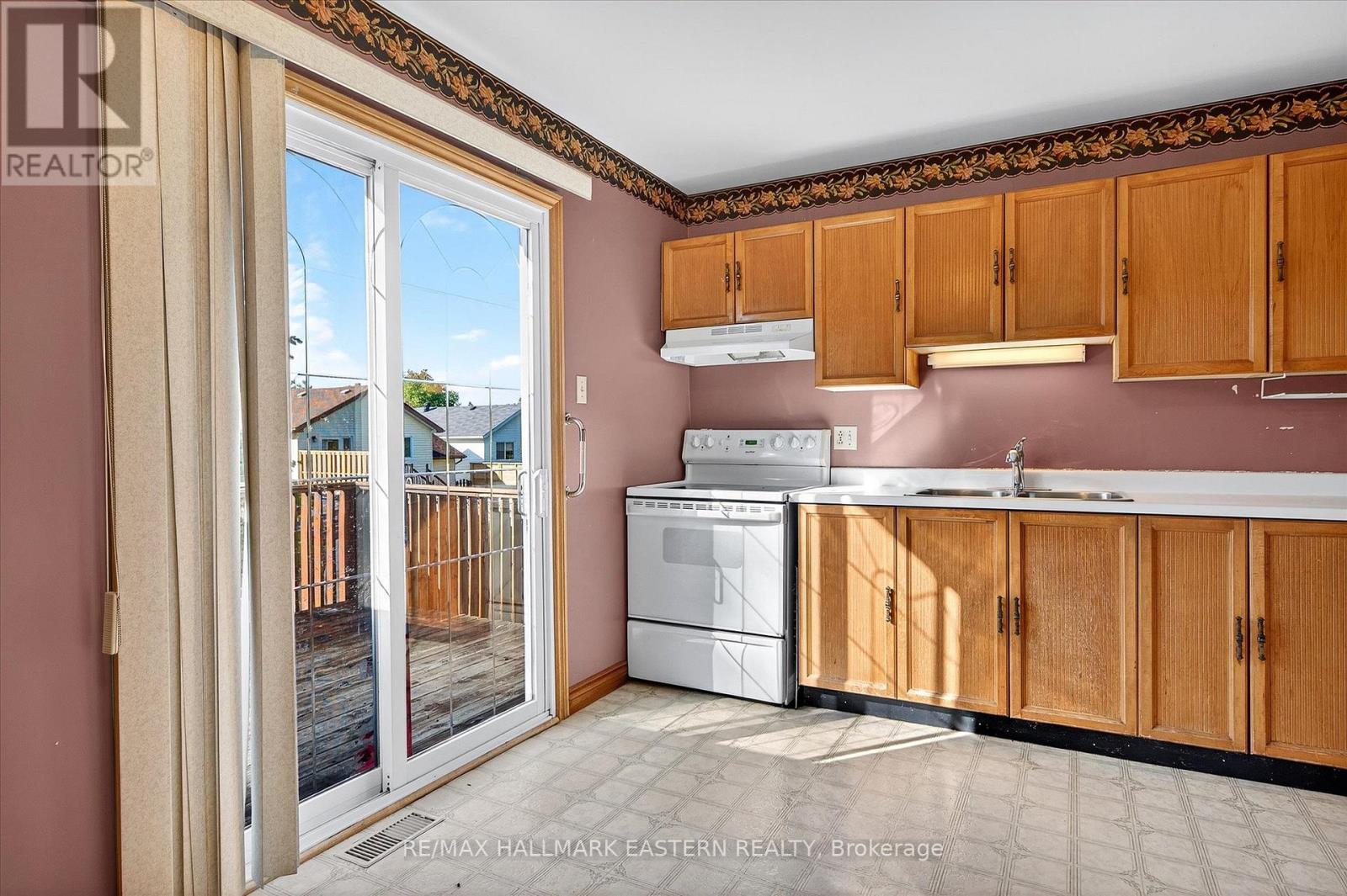 Photo 10 of 1200 Huntington Circle, Peterborough West ON