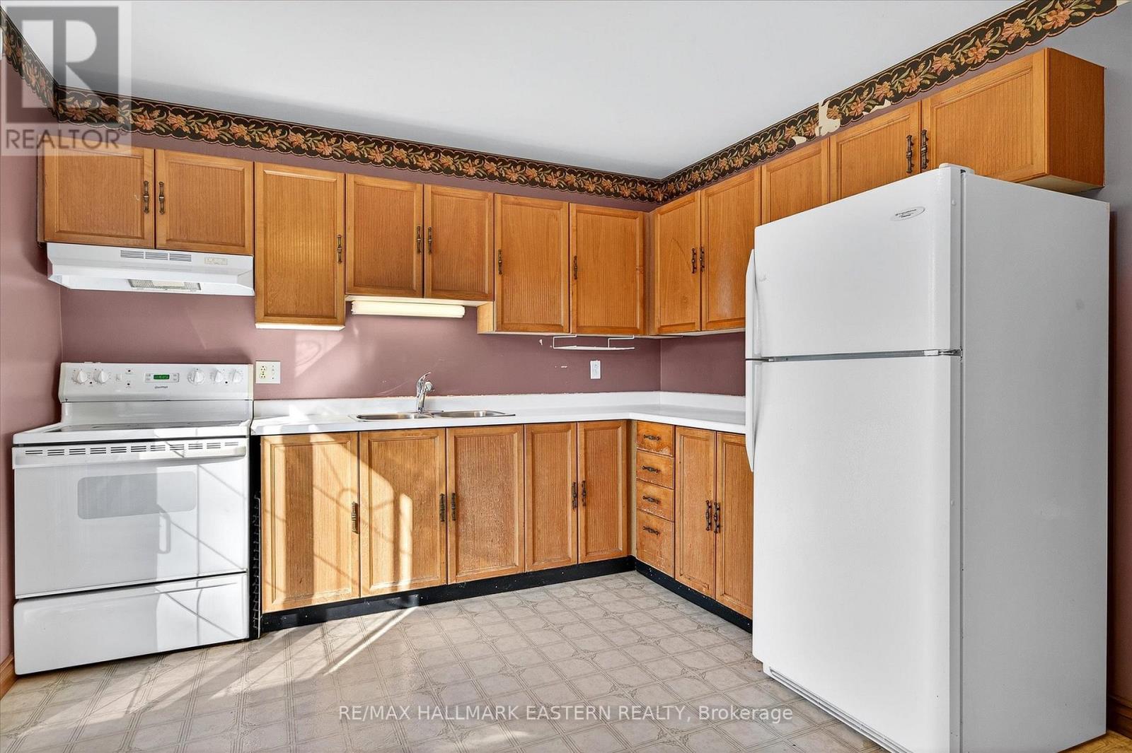 Photo 11 of 1200 Huntington Circle, Peterborough West ON
