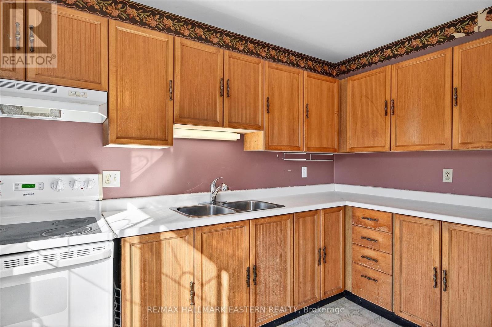 Photo 12 of 1200 Huntington Circle, Peterborough West ON
